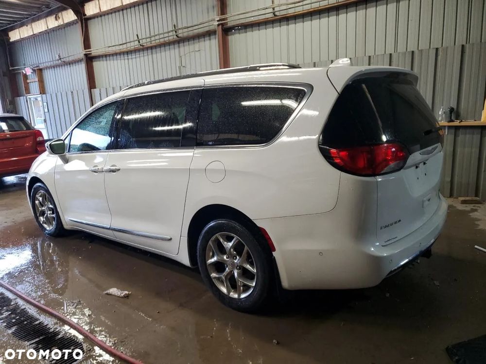 Chrysler Pacifica - 3