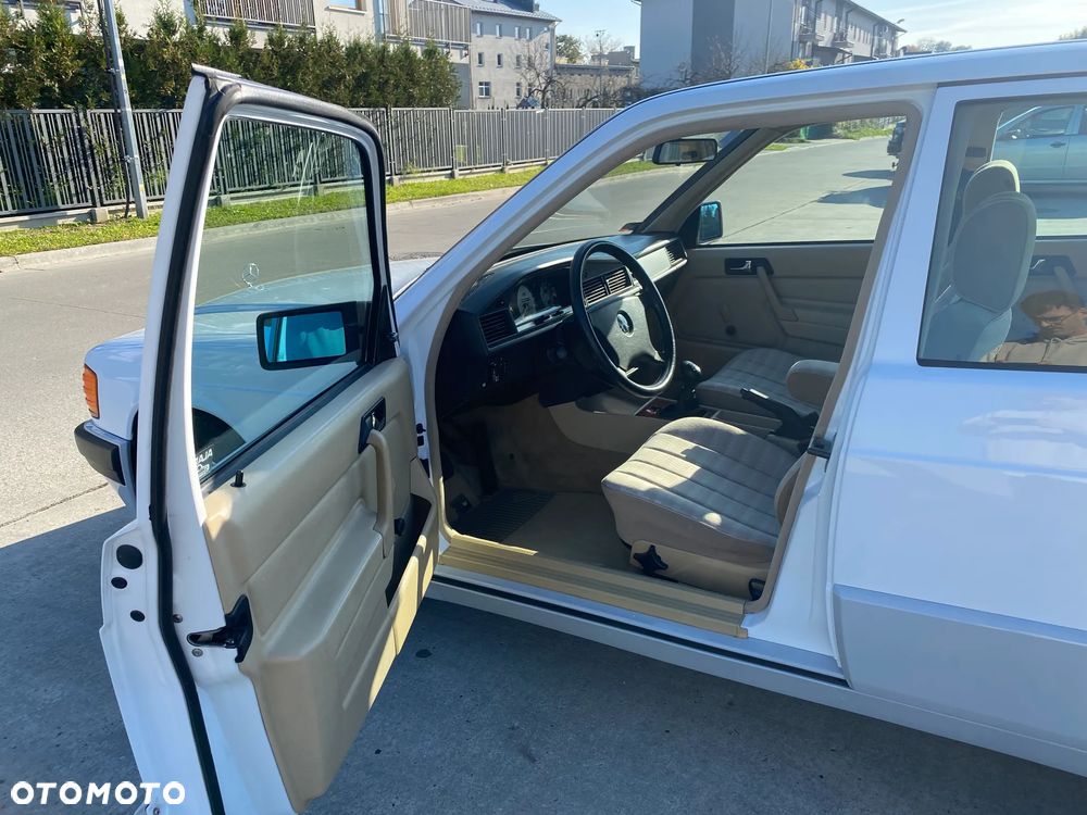 Mercedes-Benz W201 (190) - 19