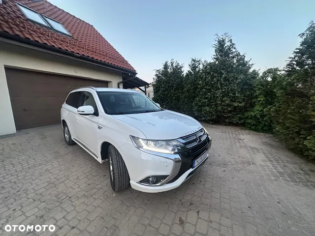 Mitsubishi Outlander 2.0 4WD Plug-In Hybrid - 3