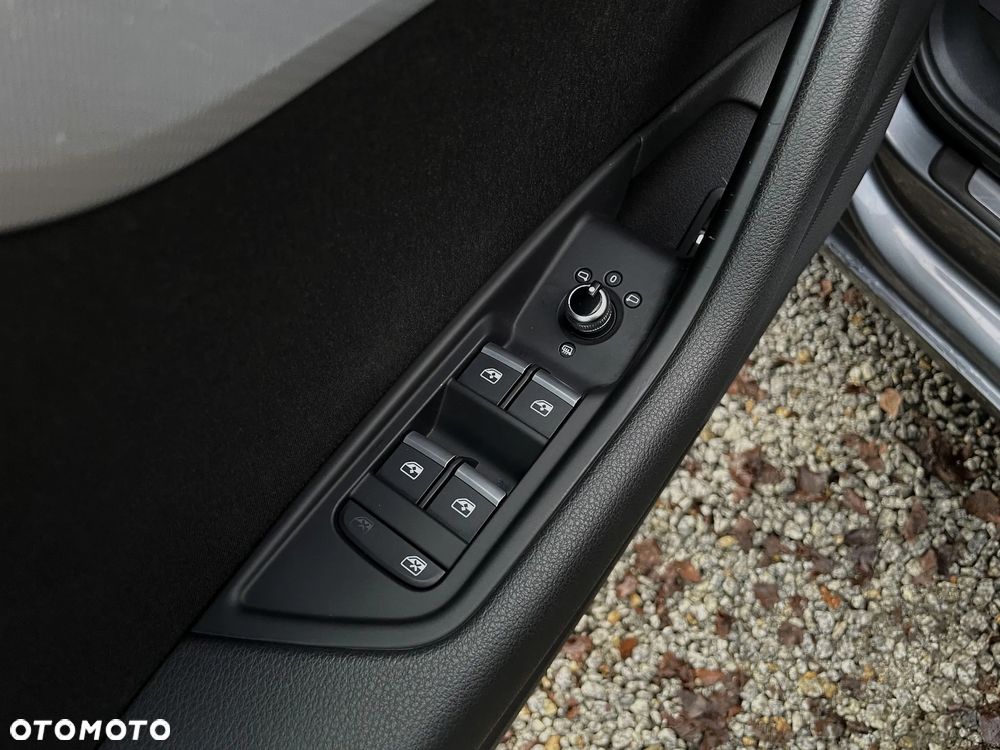 Audi A4 Avant 2.0 TDI ultra S tronic sport - 36