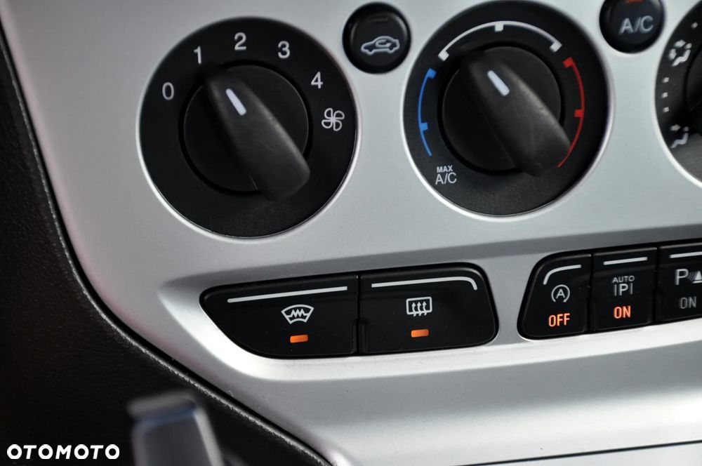 Ford Focus 1.6 EcoBoost Titanium - 34