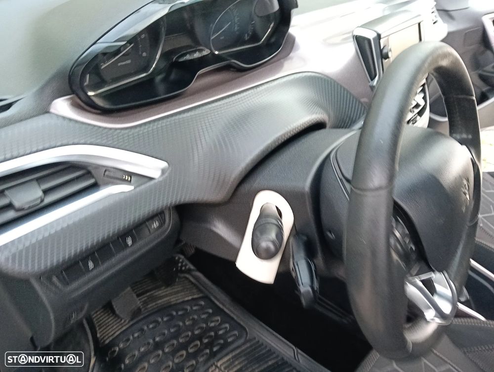 Peugeot 2008 1.4 HDi Active - 13