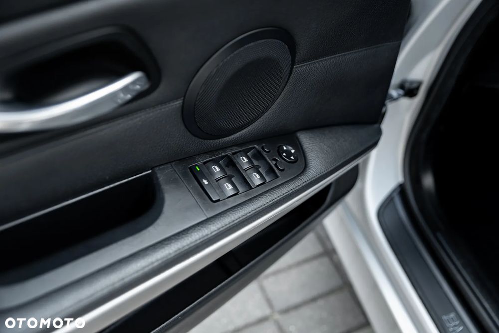 BMW Seria 3 330xi - 36