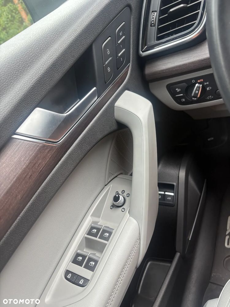 Audi Q5 55 TFSIe quattro S tronic S line business - 27