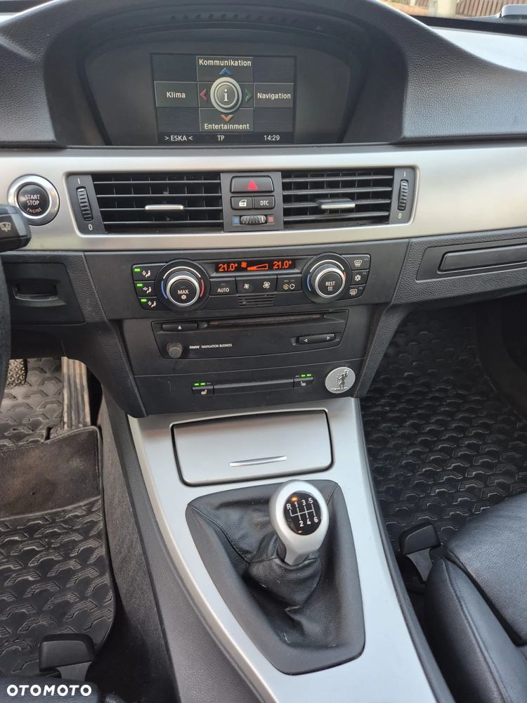 BMW Seria 3 320d DPF Touring Edition Fleet Exclusive - 16