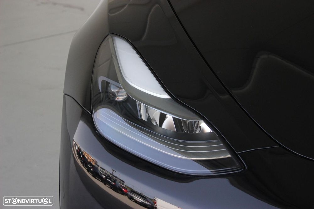Tesla Model Y - 4