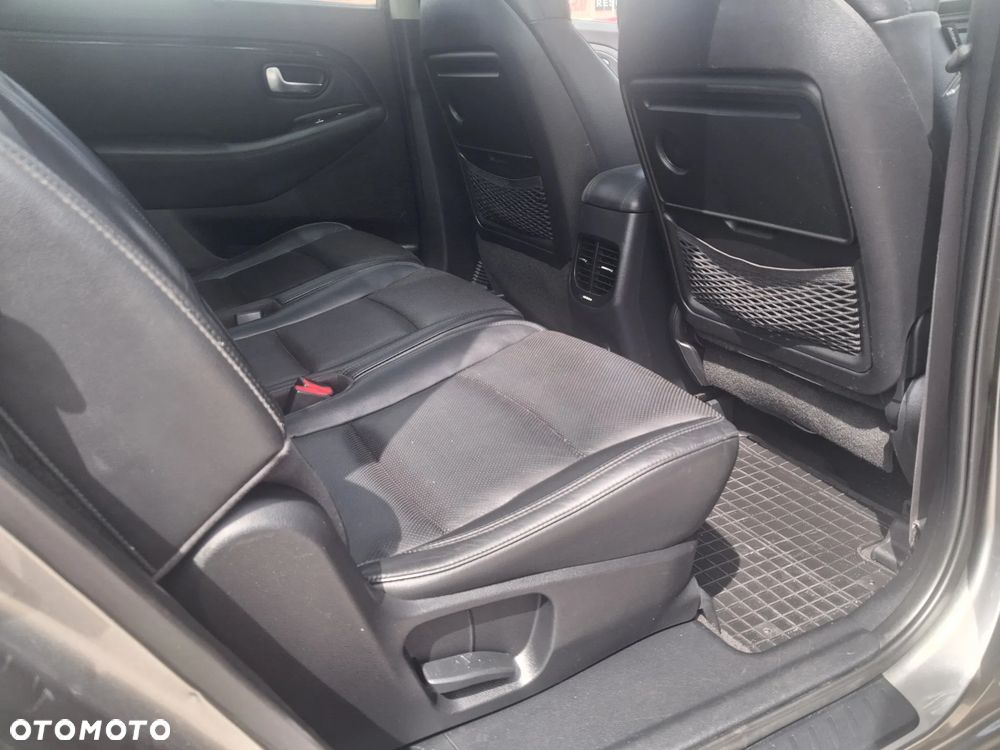 Kia Carens 1.7 CRDi M 7os - 13