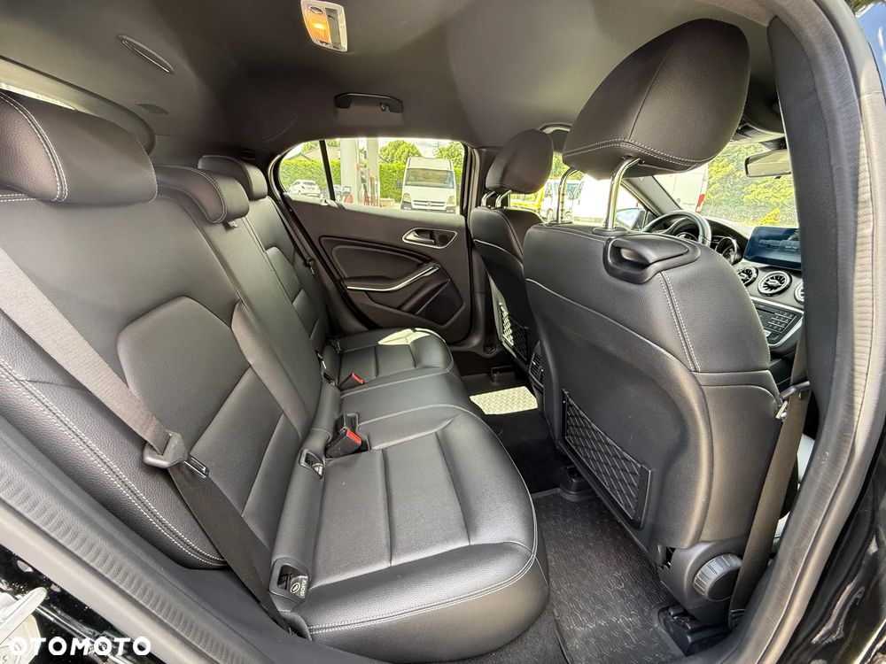 Mercedes-Benz GLA 200 7G-DCT Urban - 15