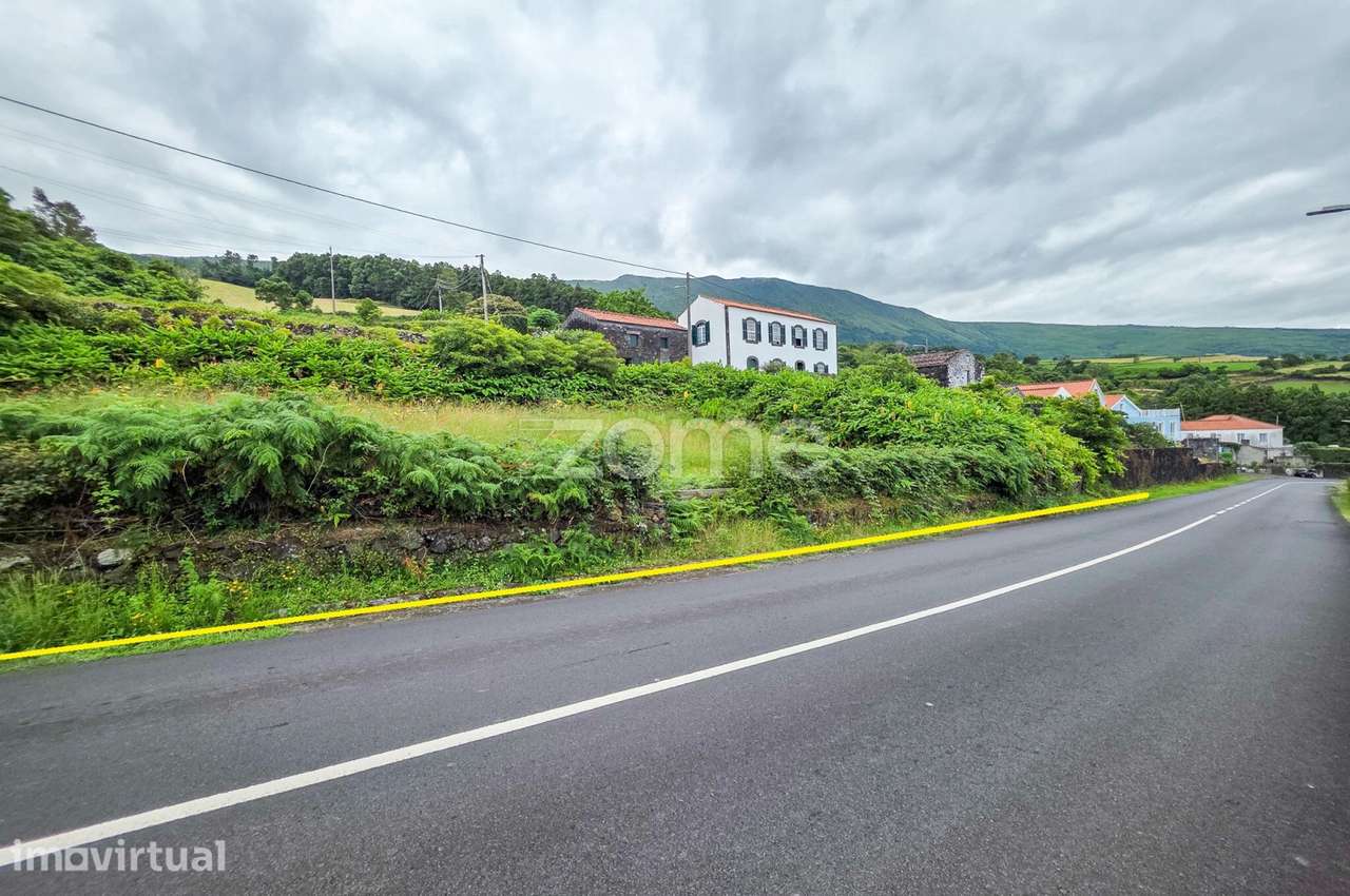 Terreno Urbano com Ruína e Vista Mar em São Roque do Pico - Grande imagem: 2/17