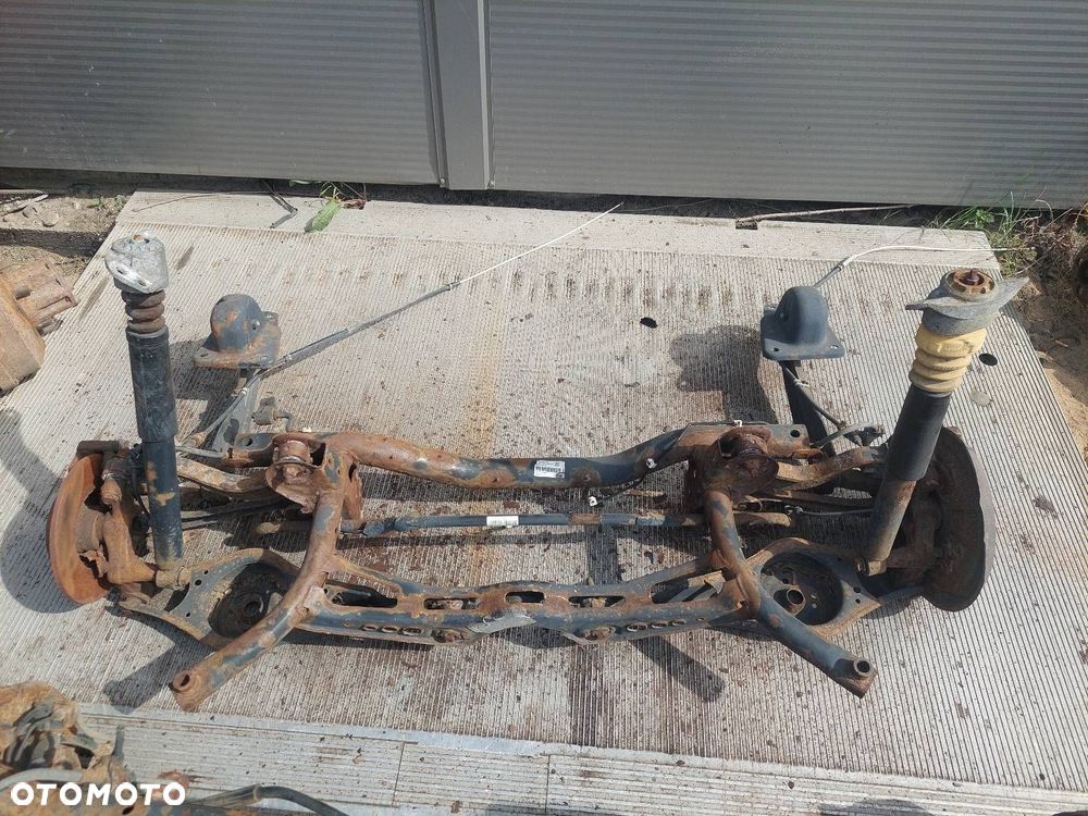 KOMPLETNE ZAWIESZENIE BELKA SANKI TYŁ SKODA OCTAVIA II LIFTBACK - 1