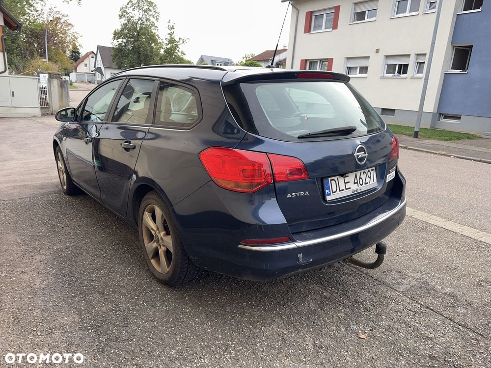 Opel Astra 2011 photo 3