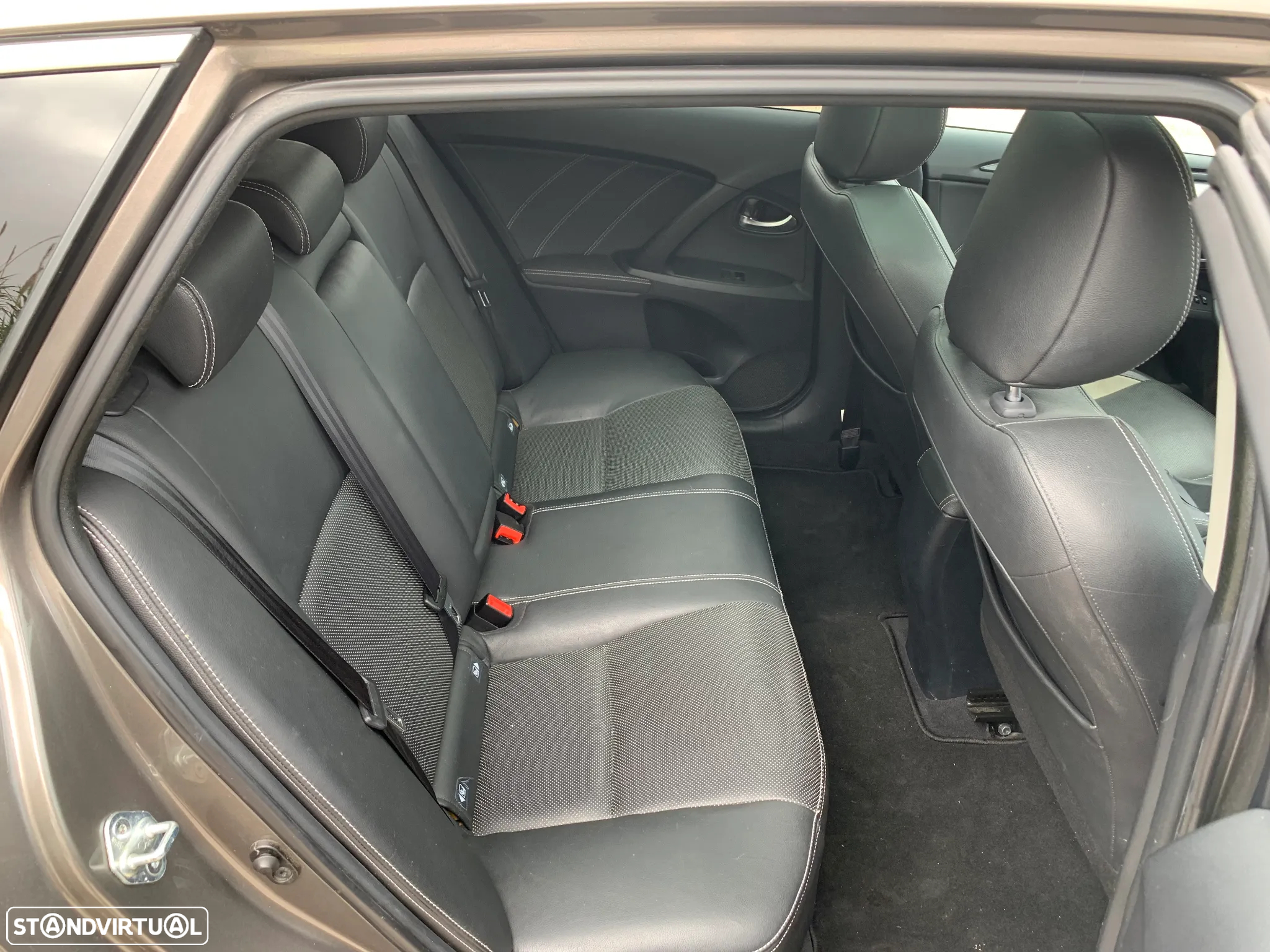 Toyota Avensis Touring Sports 2.0 D-4D Edition S+ - 17
