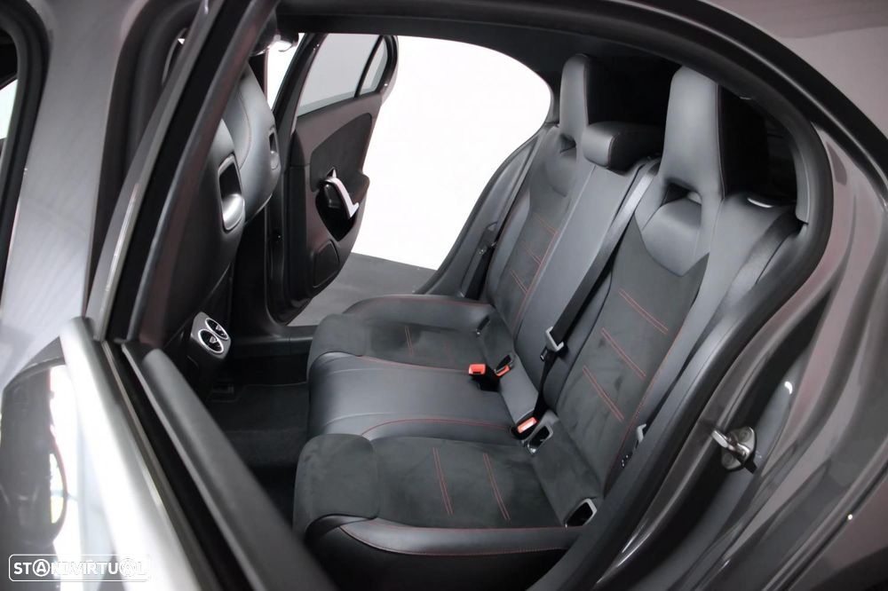 Mercedes-Benz A 250 e AMG Line - 14
