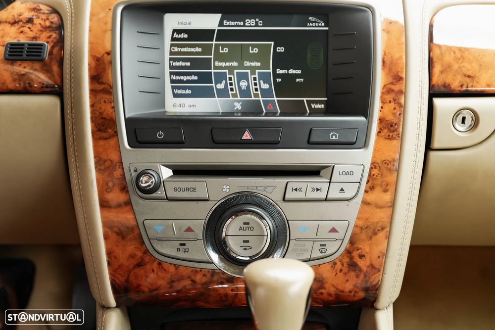 Jaguar XK XK8 Coupe - 26