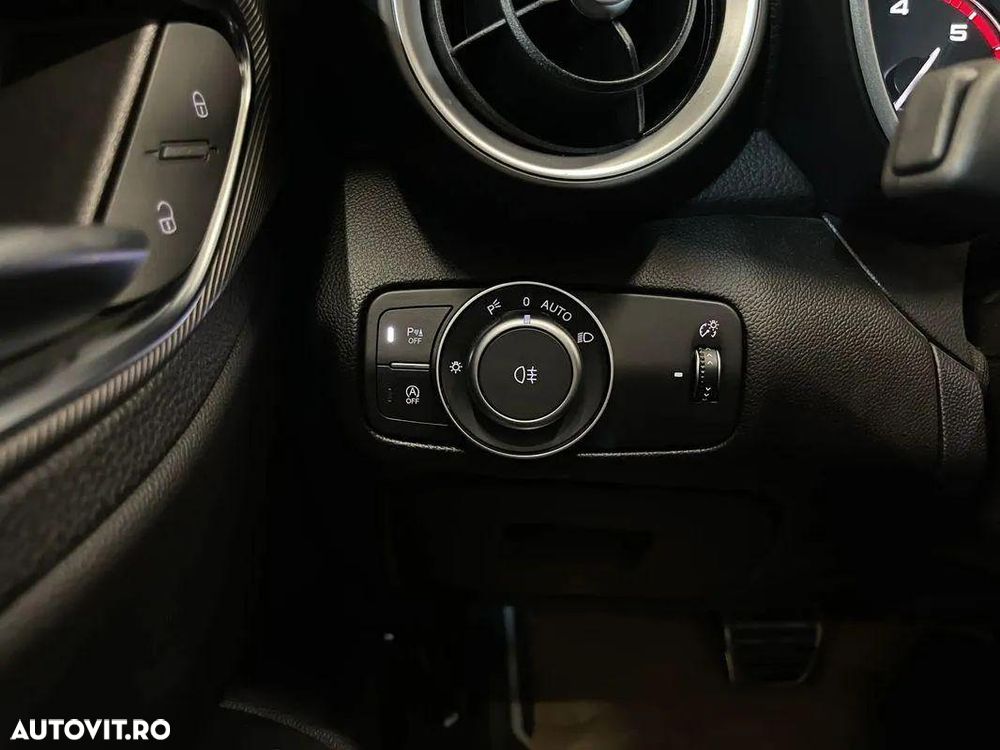 Alfa Romeo Giulia 2.2 AT8-Q4 Veloce - 28