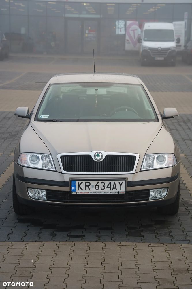 Skoda Octavia 1.6 FSI Ambiente - 3