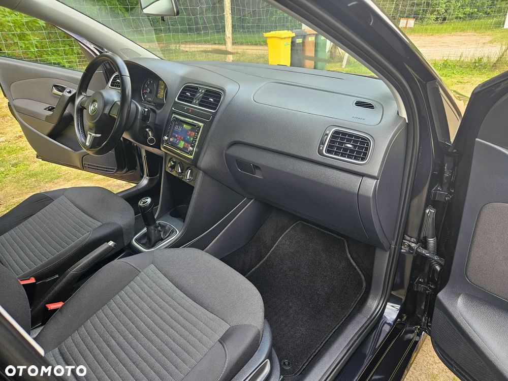 Volkswagen Polo 1.4 MATCH - 27