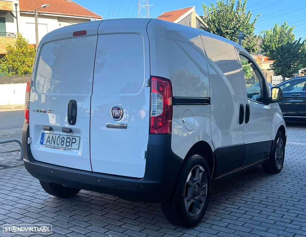 Fiat Fiorino 1.3 M-jet Adventure com 1GD - 26