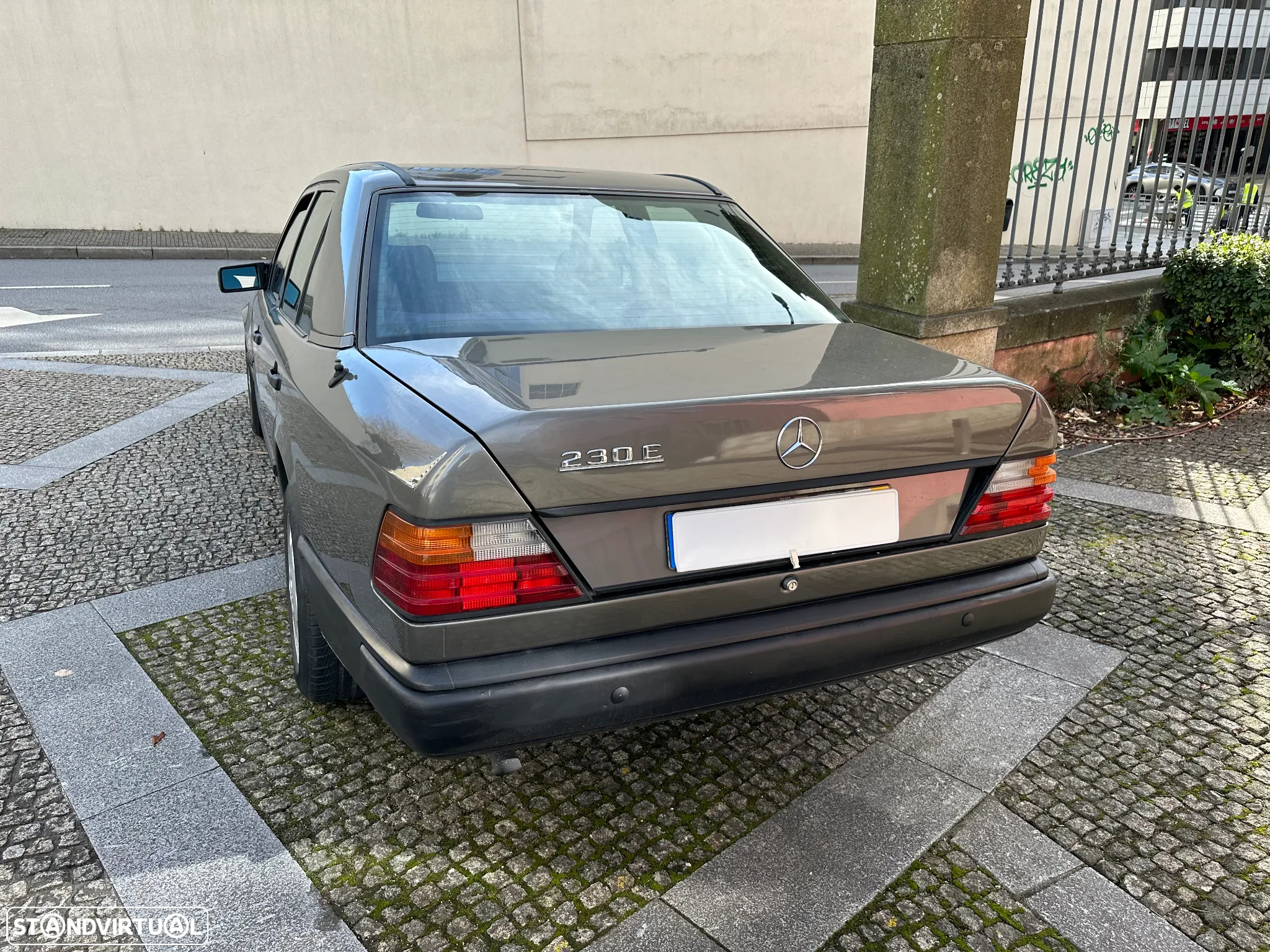 Mercedes-Benz E 230 - 7
