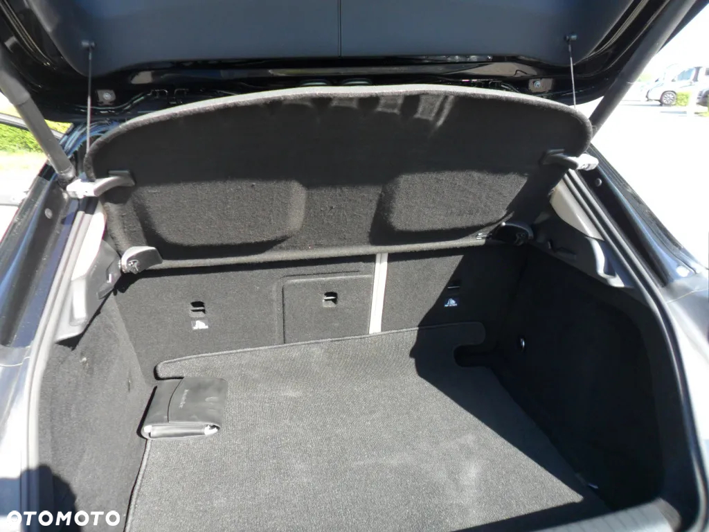 Mercedes-Benz GLA - 21