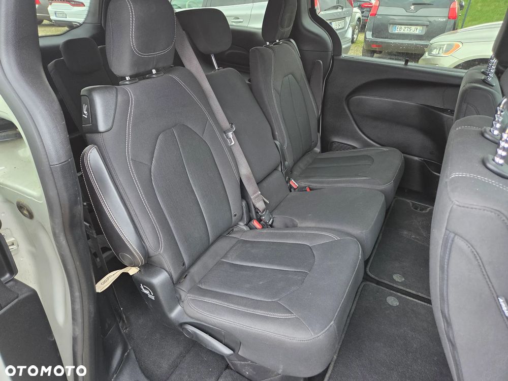 Chrysler Pacifica - 13
