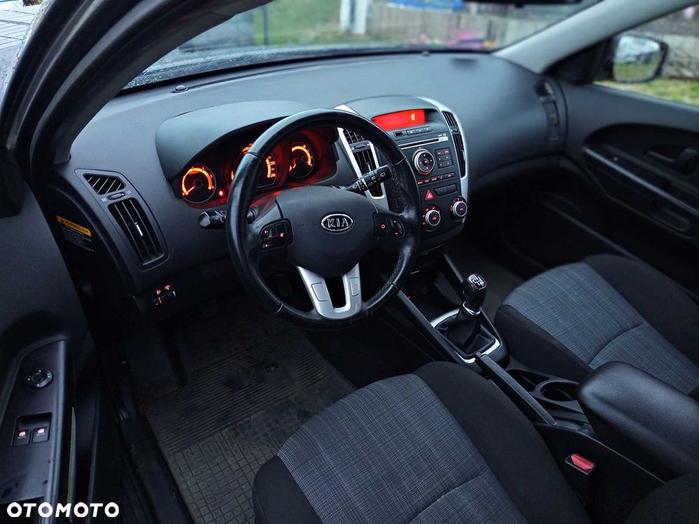 Kia Ceed - 5