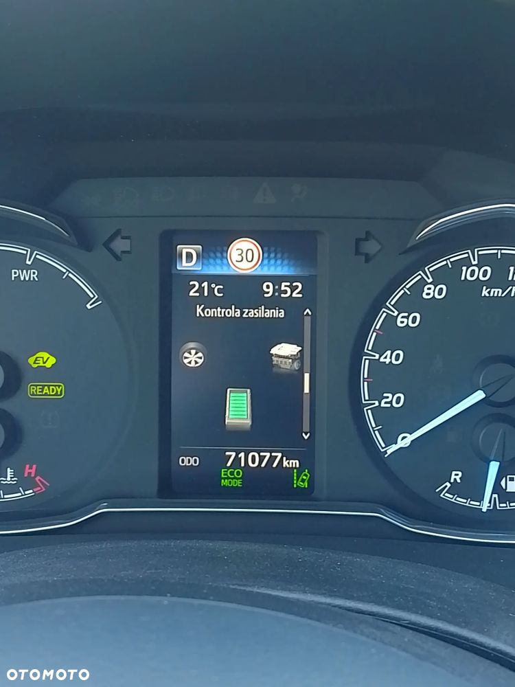 Toyota Yaris Hybrid 100 Selection Platinum - 17