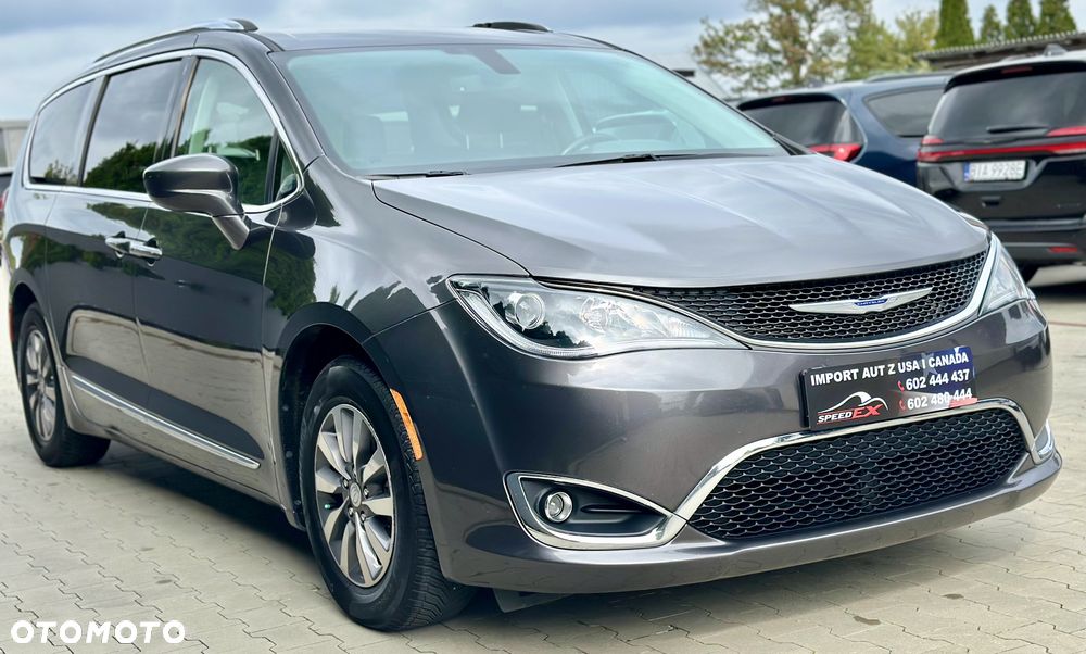 Chrysler Pacifica - 6