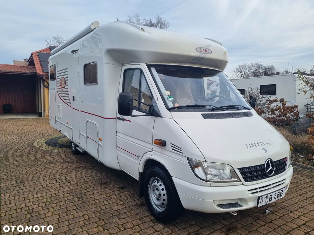 Mercedes-Benz 316 - 1