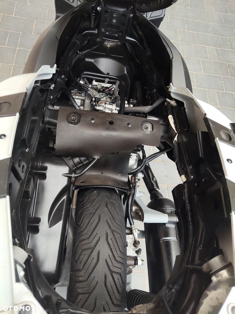 Yamaha X-max - 38