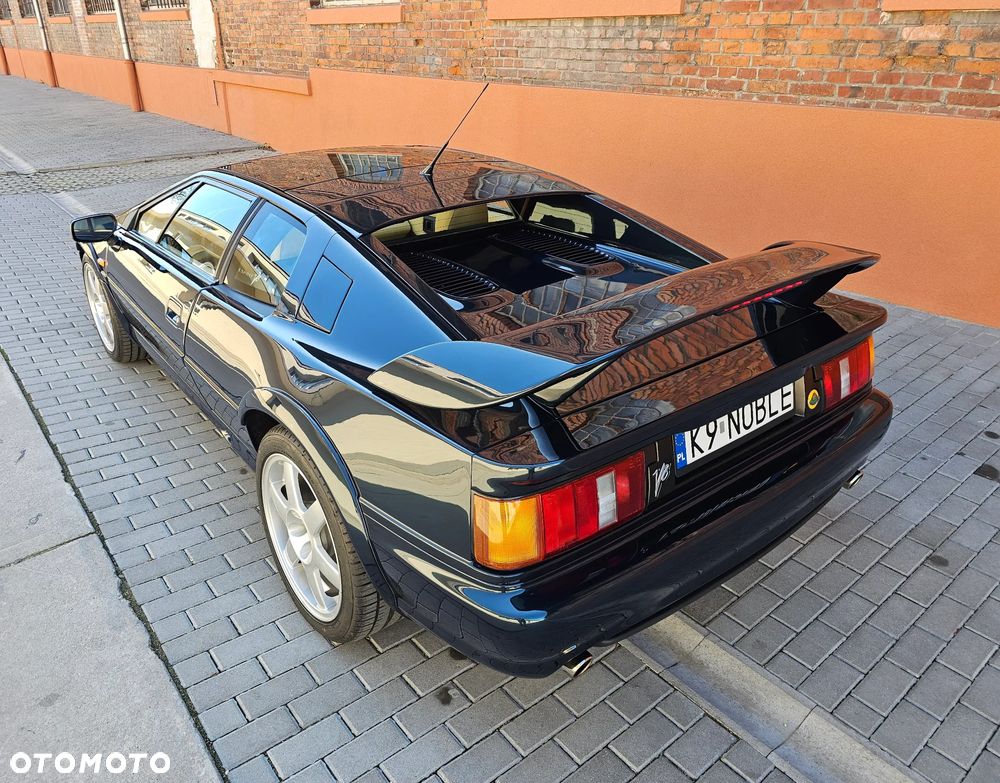 Lotus Esprit - 6