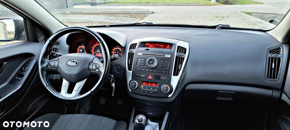 Kia Ceed Cee'd 1.6 Crdi S Euro2012 - 15