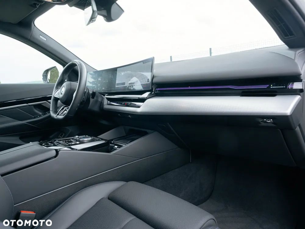BMW Seria 5 520i - 8