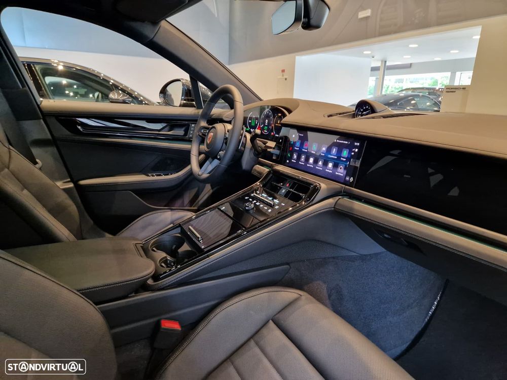 Porsche Panamera 4 E-Hybrid - 24