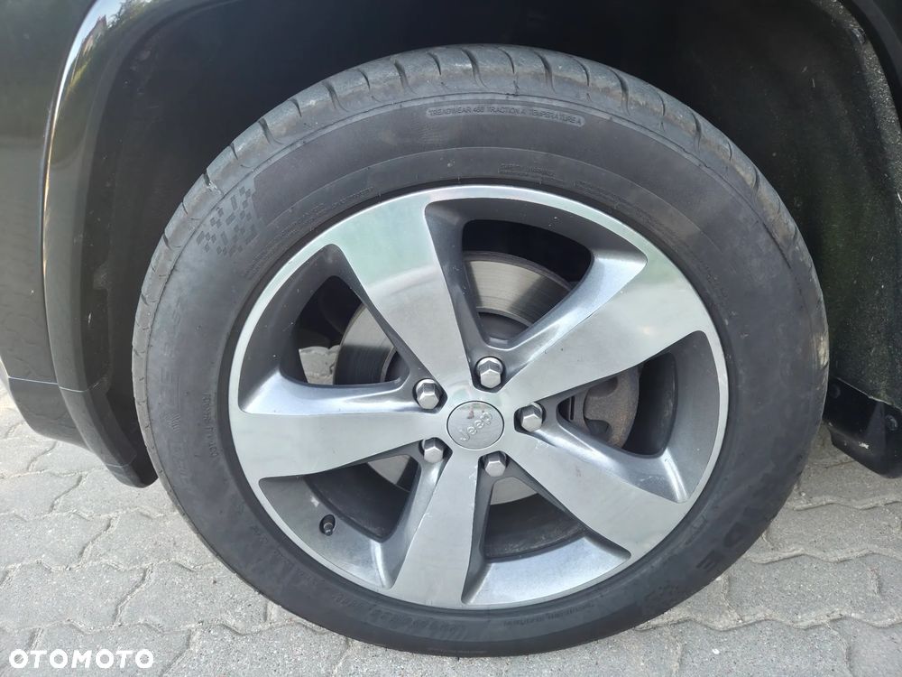 Jeep Grand Cherokee - 25