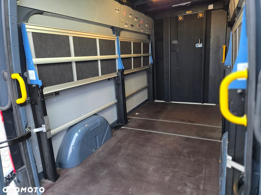 Mercedes-Benz Sprinter - 21