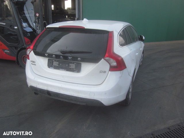 Dezmembrez Volvo V60 , 2.0 d , an 2013 , tip motor D5204T3 - 4