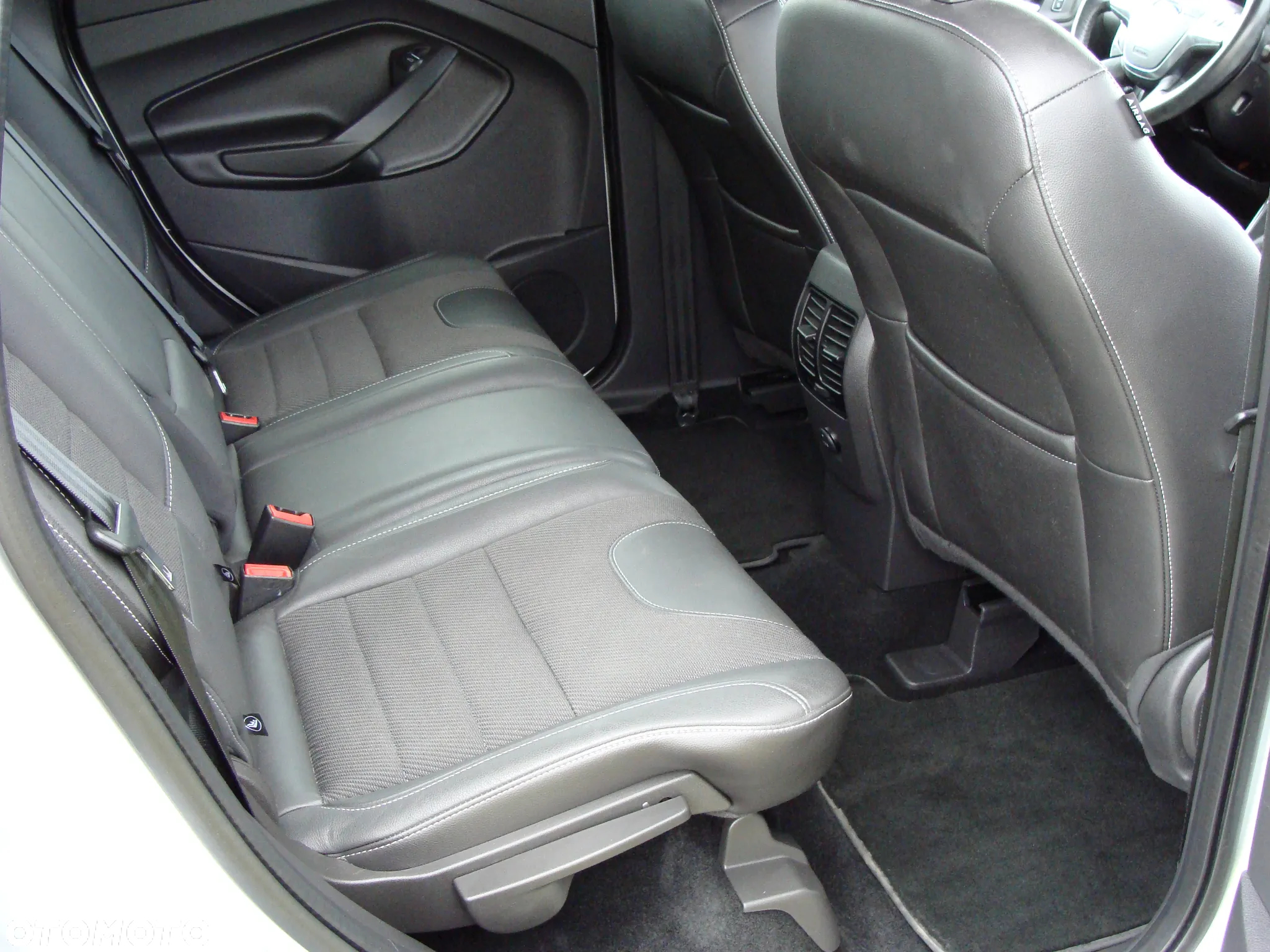 Ford Kuga 2.0 TDCi 2x4 Titanium - 25