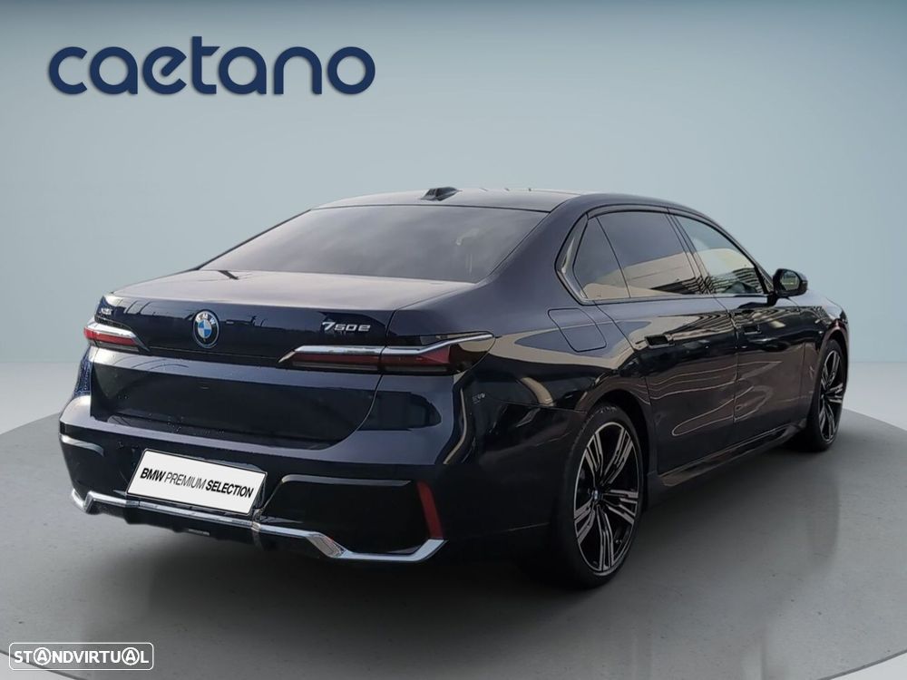 BMW 750 750e xDrive Pack Desportivo M - 8