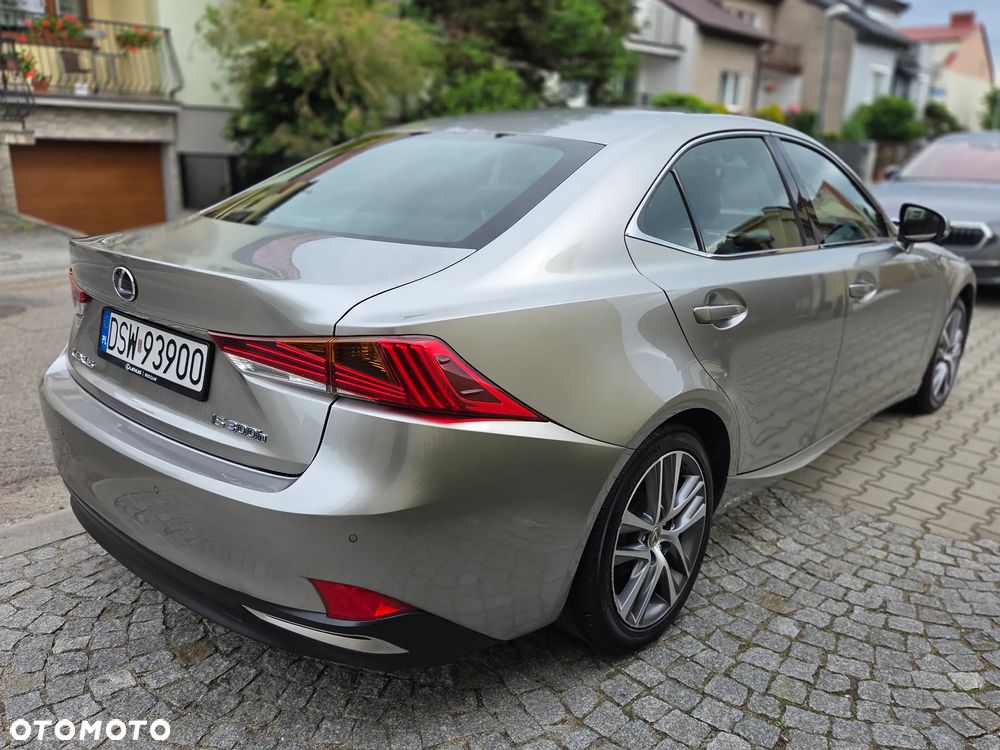 Lexus IS 300h Business Edition - 3
