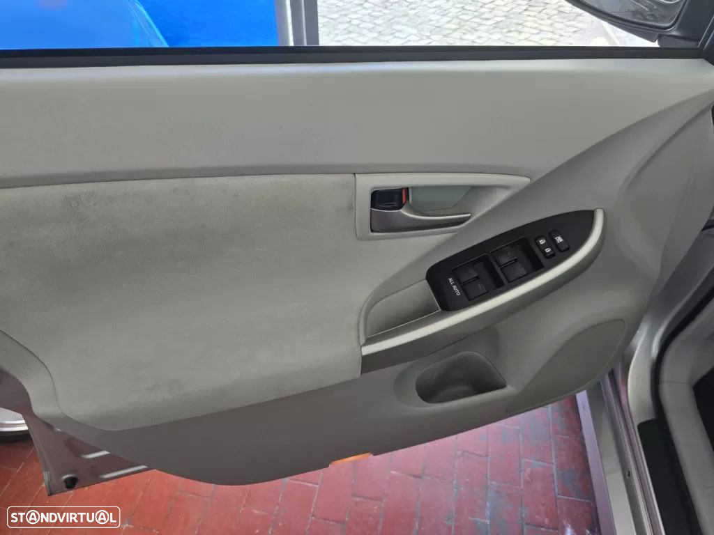 Toyota Prius 1.8 Exclusive - 8