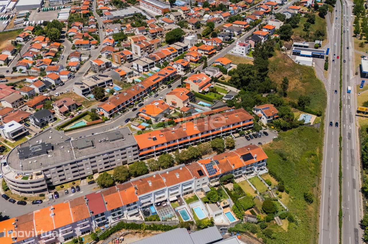 Moradia T5 com 2 Suites, Terraço e Garagem Dupla em Nogueira – Brag... - Grande imagem: 3/50