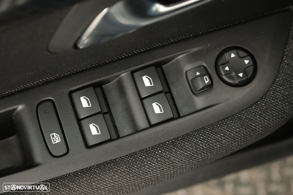 Peugeot 208 1.2 PureTech Style - 21