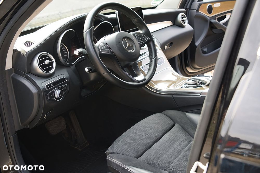 Mercedes-Benz Klasa C 180 7G-TRONIC Exclusive - 19