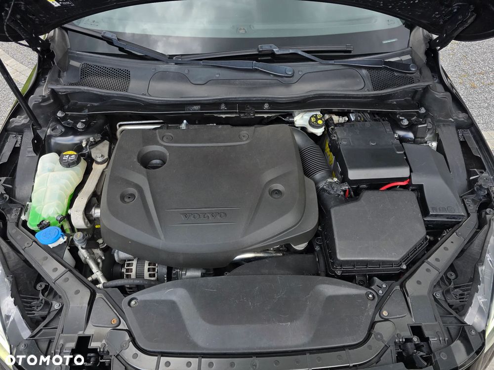 Volvo V40 D3 Geartronic RDesign - 8