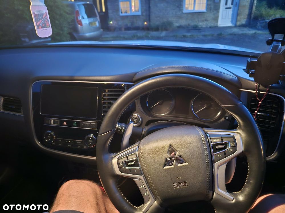 Mitsubishi Outlander - 6