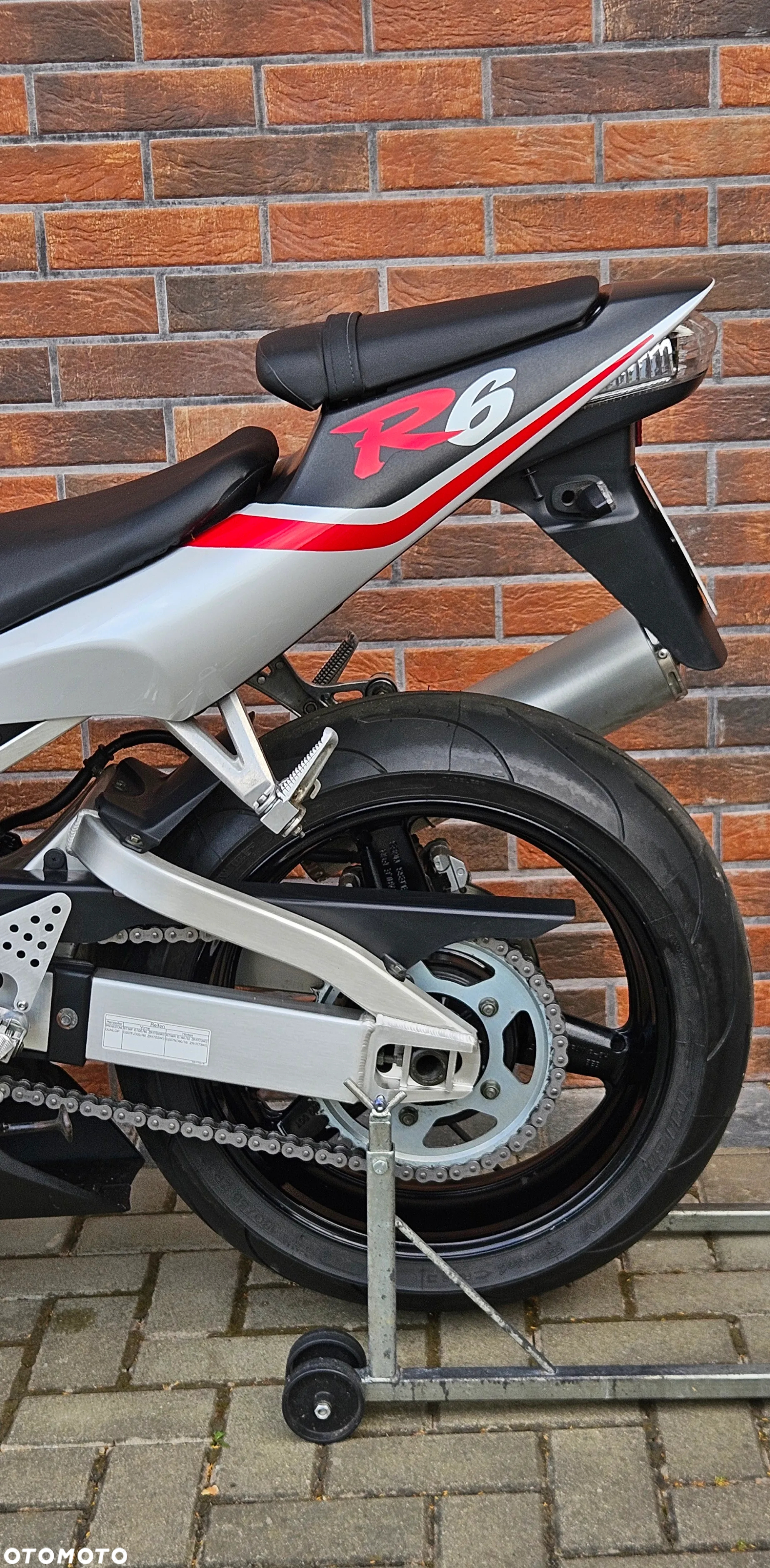 Yamaha YZF - 8