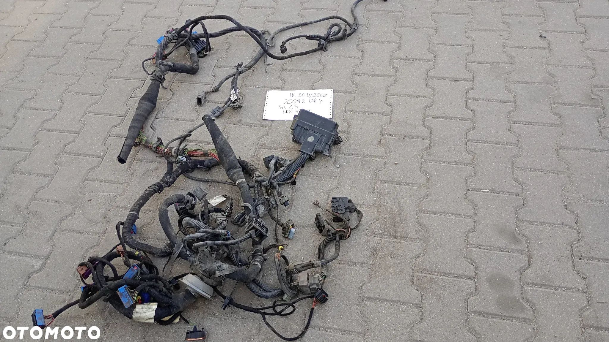 F.VAT 69501172 IVECO DAILY 35C12 WIĄZKA Główna INSTALACJA ELEKTRYCZNA GŁÓWNA DESKI ROZDZIELCZEJ KOMORY SILNIKA - 1