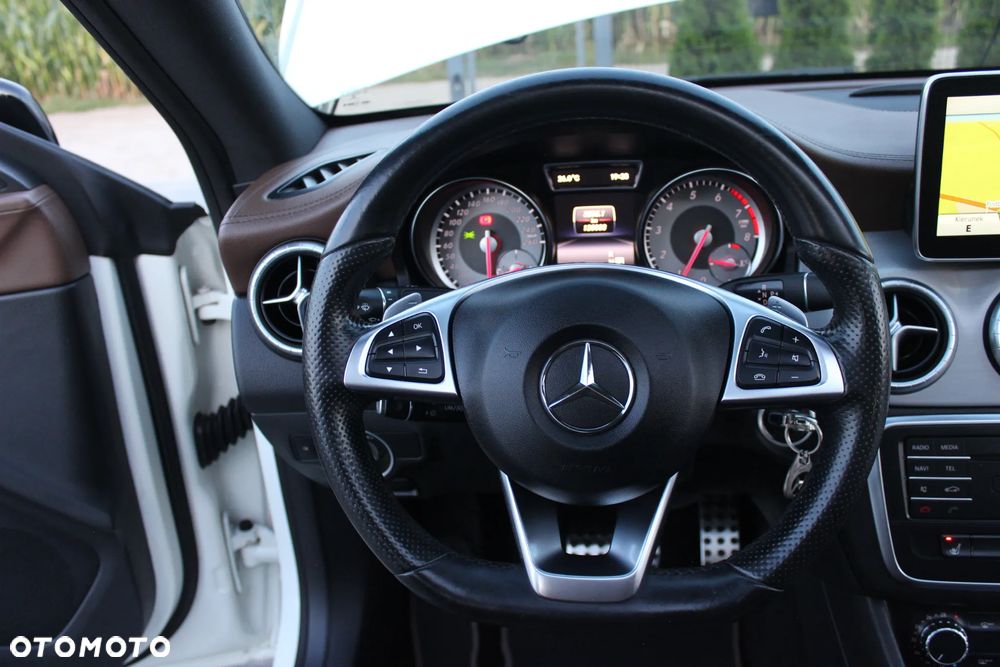 Mercedes-Benz CLA 200 7G-DCT AMG Line - 25