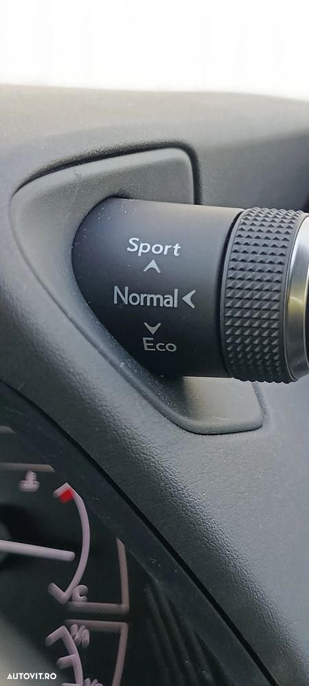 Lexus UX 250h FWD Business - 14